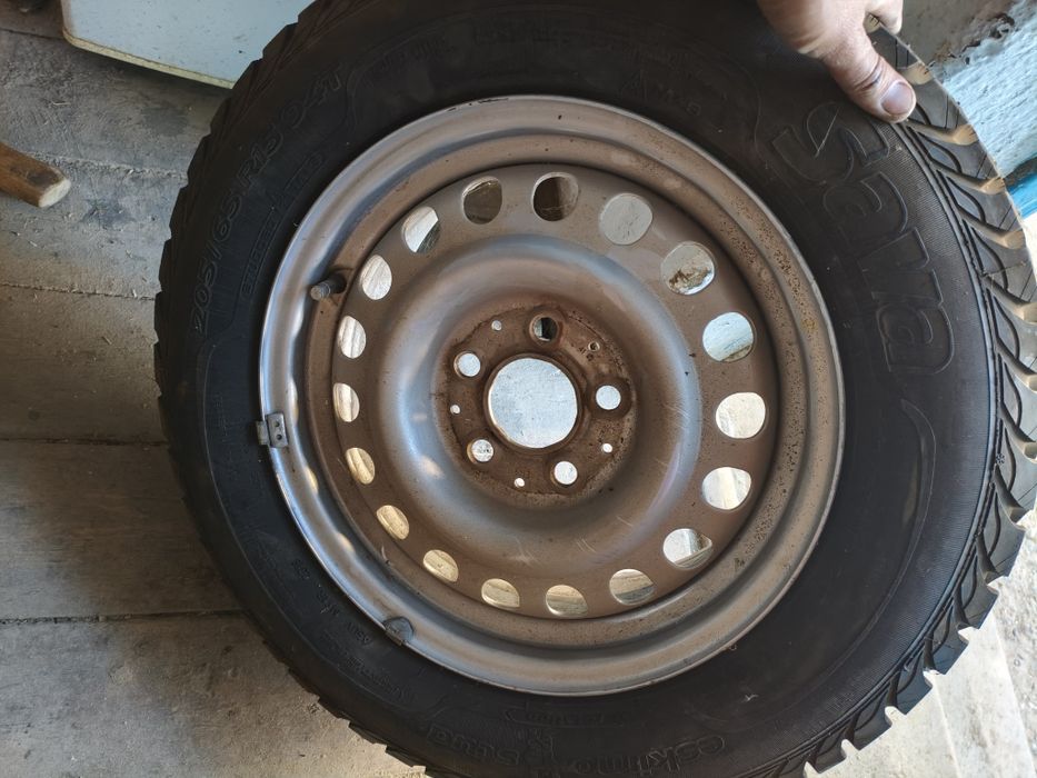 Sava Eskimo Stud 205 65 R15