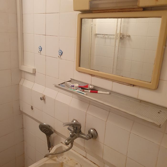 Четиристаен апартамент в кв.Младост 2 близо до ледената пързалка.