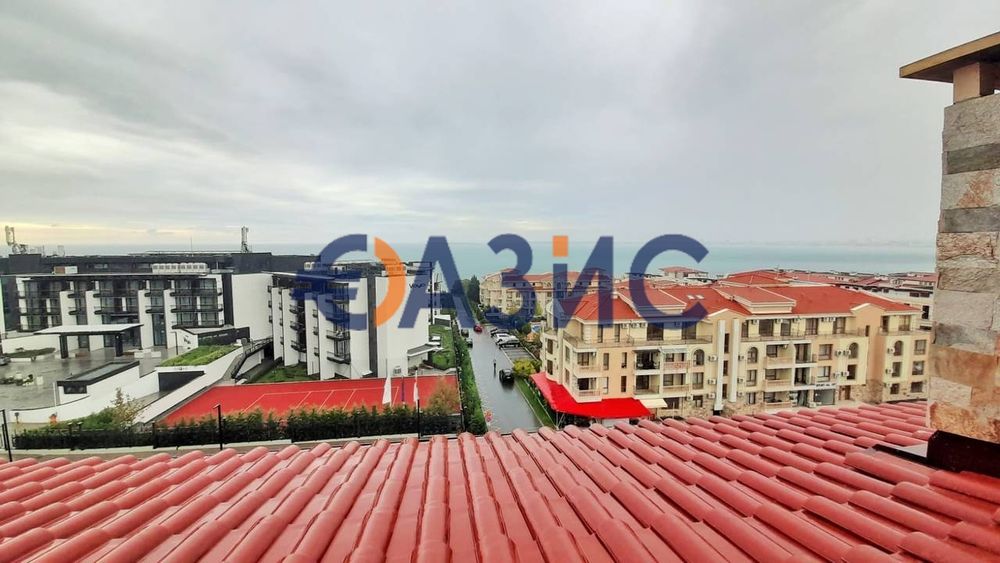 Петстаен апартамент с изглед към морето и планината в Свети Влас в