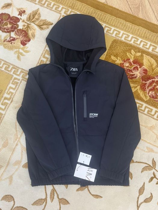 Фирменный ветровка