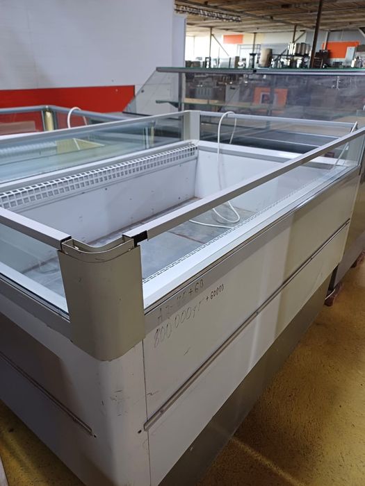 Бонета, открытый морозильник,  открытый ларь