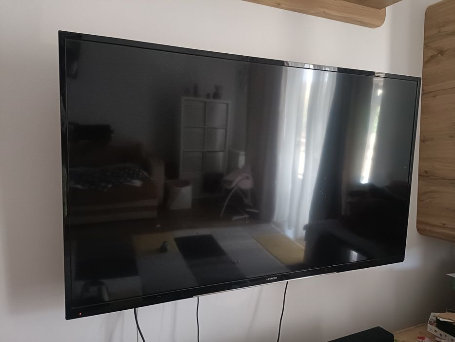 Smart TV Hitachi, diagonala 139cm, în stare bună