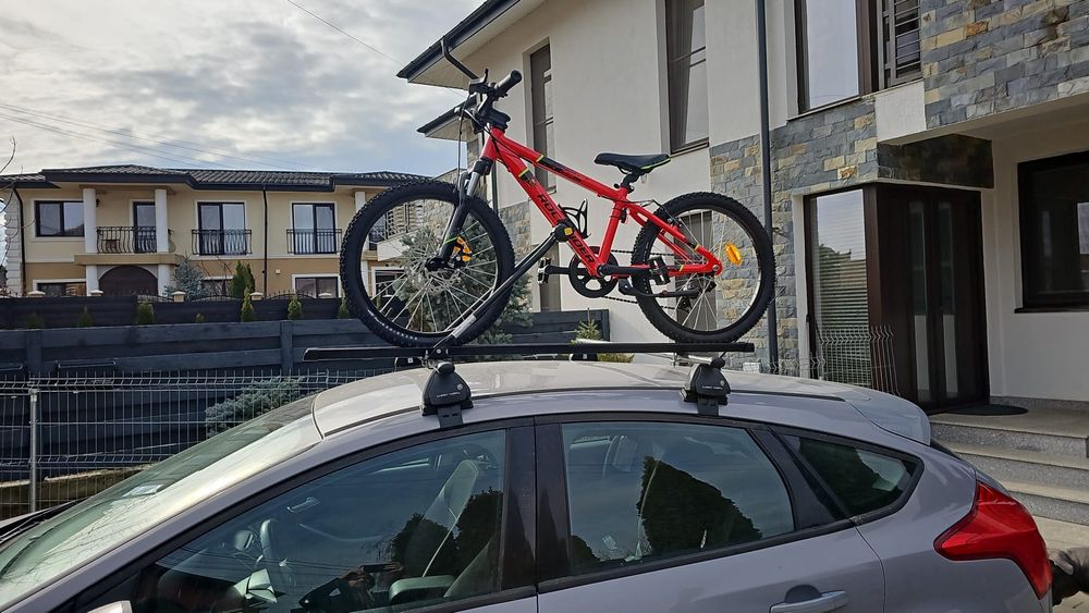 Suport bicicleta cu prindere pe bare transversale