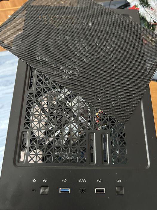 PC Gaming  Light / Ryzen 3 2200 G / RX 570 4GB / 16 GB Ram DRR 4