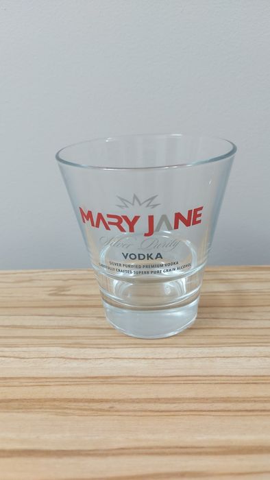 Чаши - ракия, уиски, водка