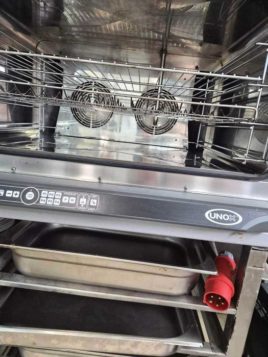 Професионална конвекционна фурна UNOX XFT199
