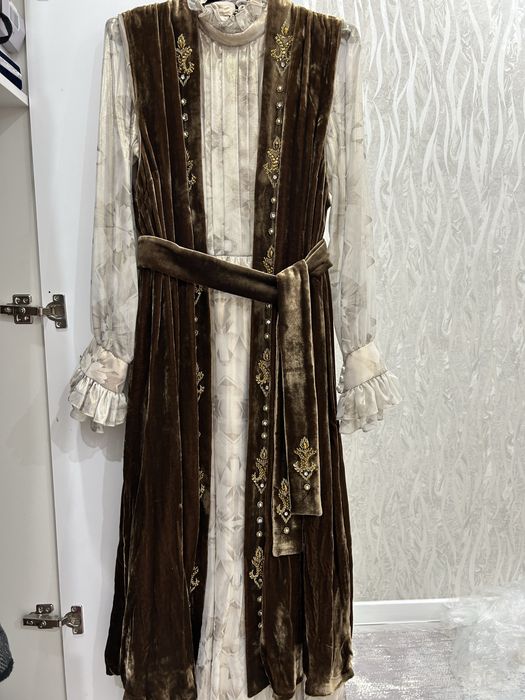 Қазақи нақыштағы шапан