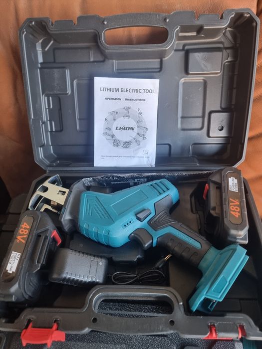 Mini fierăstrău cu 2 acumulatori