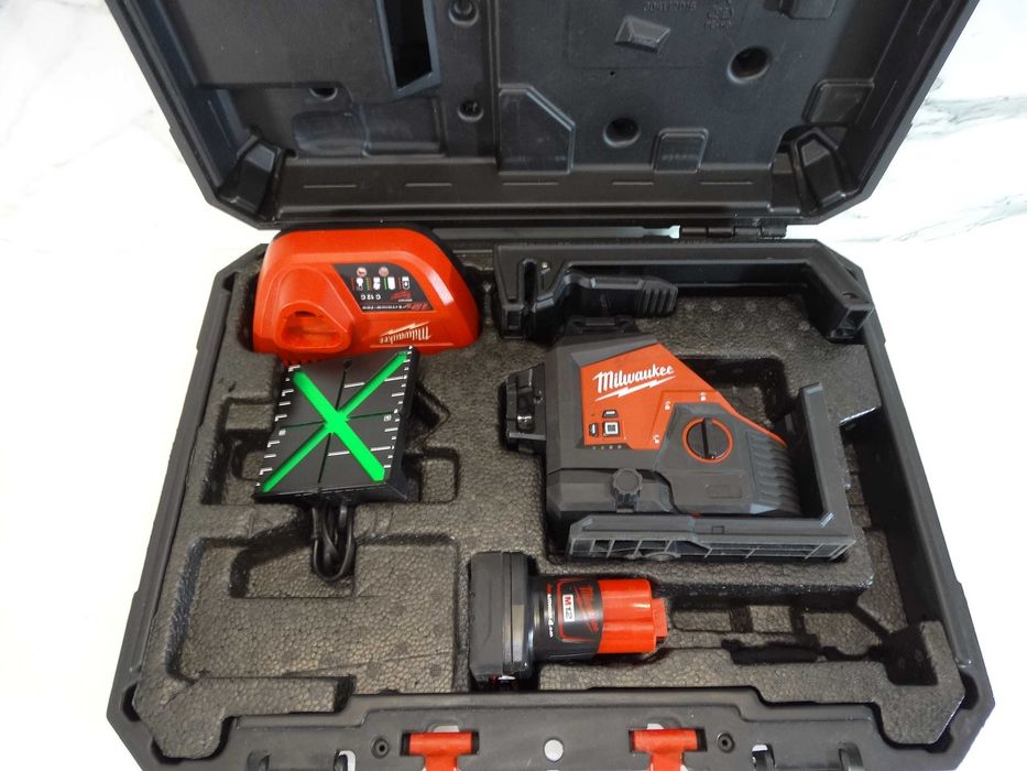 Резервиран - Milwaukee M12 3PL - 3D зелен лазерен нивелир