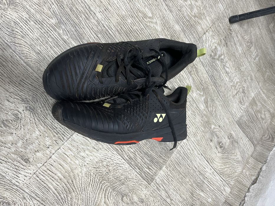 Adidasi tenis Yonex, marimea 43