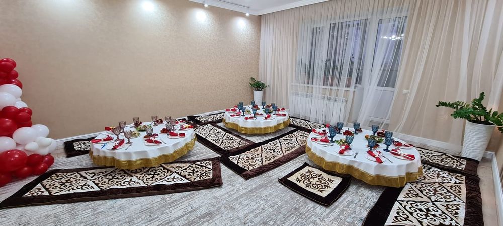 Круглые столы со скатертью