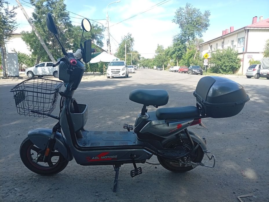 Продам электроскутер плюс велосипед