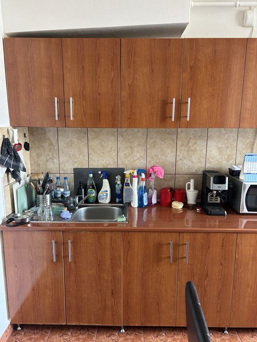 Mobila bucatarie utilata cu masa si corp soldat cuptor si plita