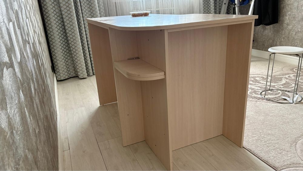 рабочий стол,продается срочно