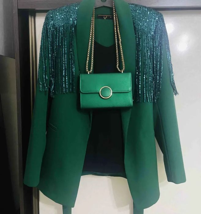 Костюм зеленый продается с сумкой