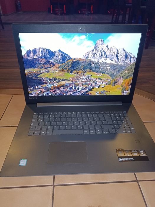 Лаптоп Lenovo V320 17" FHD Intel i5-8250U/8GB RAM/240 SSD