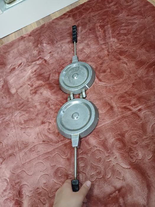 Посуда  в хорошем состоянии, цены разные (чайники ,пиалы,кружки)