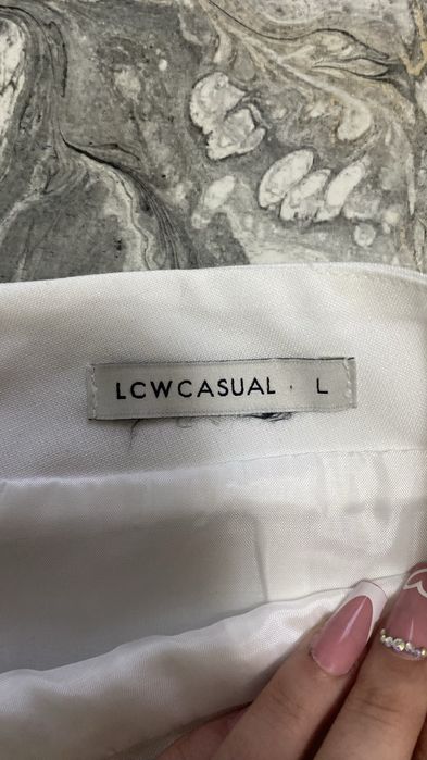 Бяла памучна пола