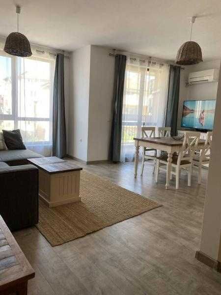 Дава се под наем Двустаен апартамент в Бургас, Център - 60 кв.м за 612 € - Снимка #2