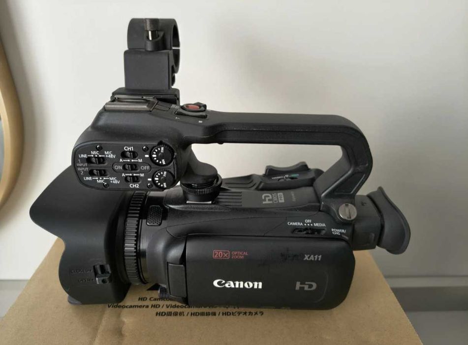 Canon XA11, ca noua, cutie completa