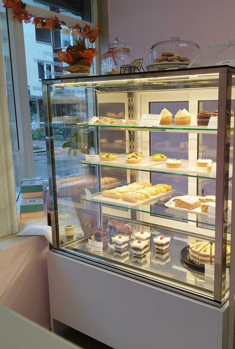 Нова сладкарска витрина