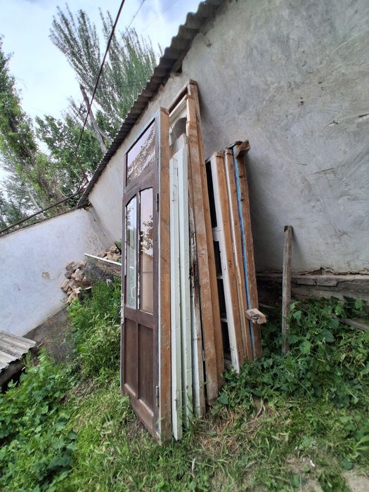 Старые двери продаются  доставки нет будете забирать