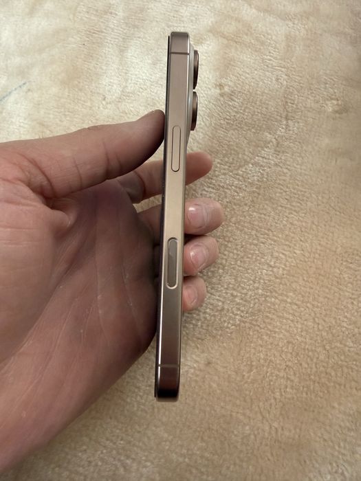 Iphone 16 pro Desert