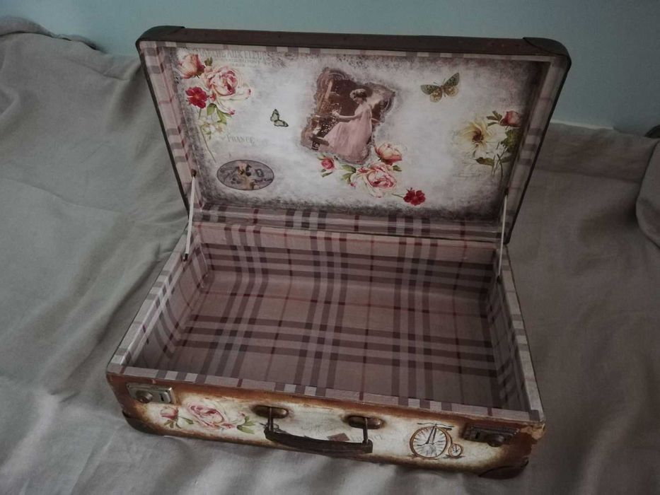 Ретро куфар декориран ВИНТИДЖ декупаж, ръчна изработка