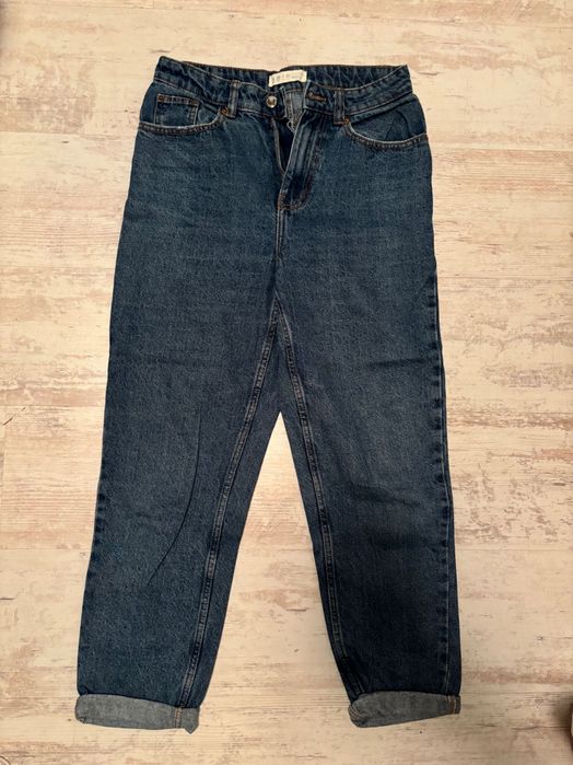 Дамски дънки, някои носени един път