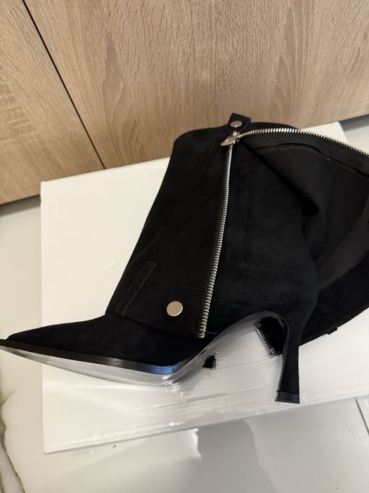 Елегантни дамски боти