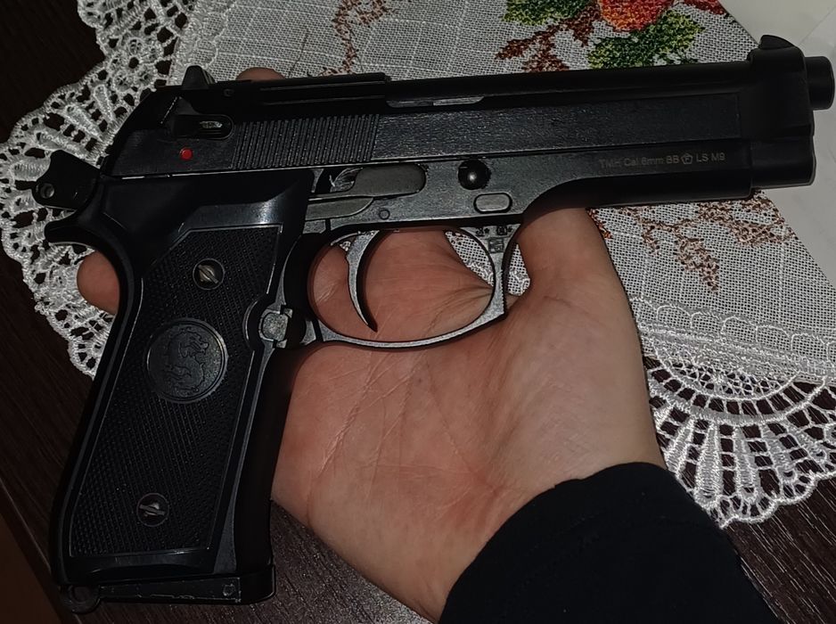 Pistol airsoft M9 GBB folosit