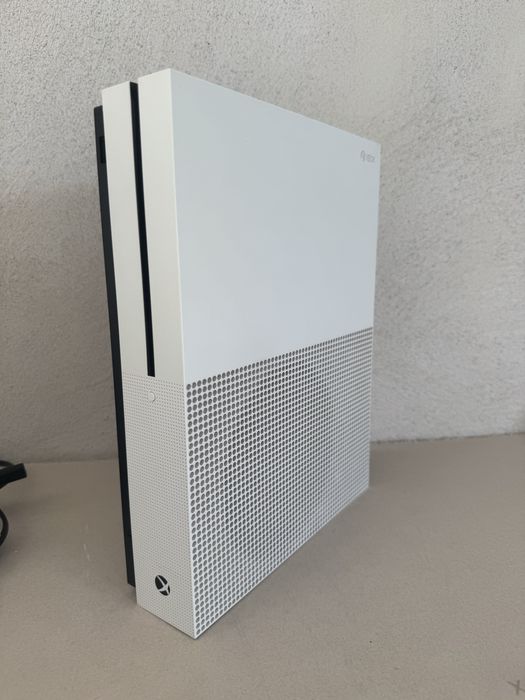 Xbox One S 1TB !! stare impecabila !! predare personala in bucuresti !!