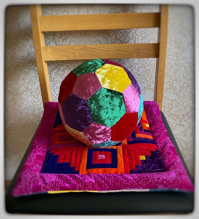 Көрпеше отырғышқа. Сидушки.