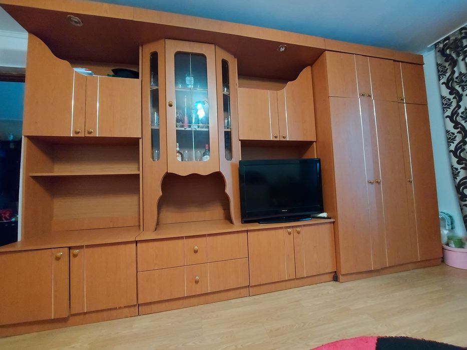 Vind set mobilier de sufragerie in stare bună