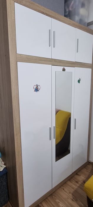 Dulap ,sifonier ,garderobă pentru haine