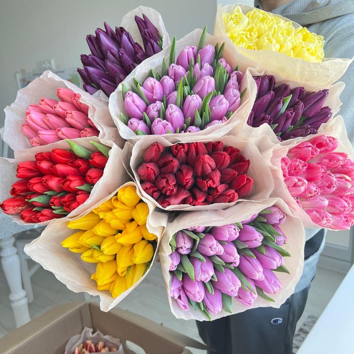 Тюльпаны и клубника в шоколаде