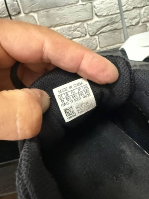 Oригинальные кроссовки Adidas