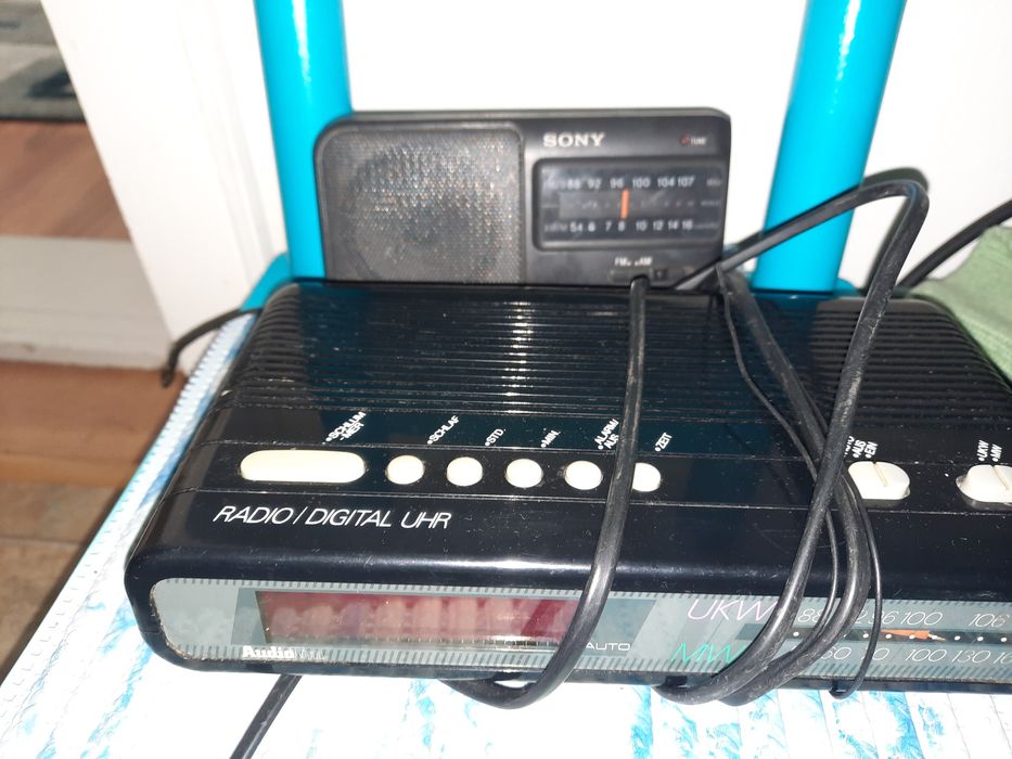 Radio 2 modele ,unul SONY si Radio Audio digital.