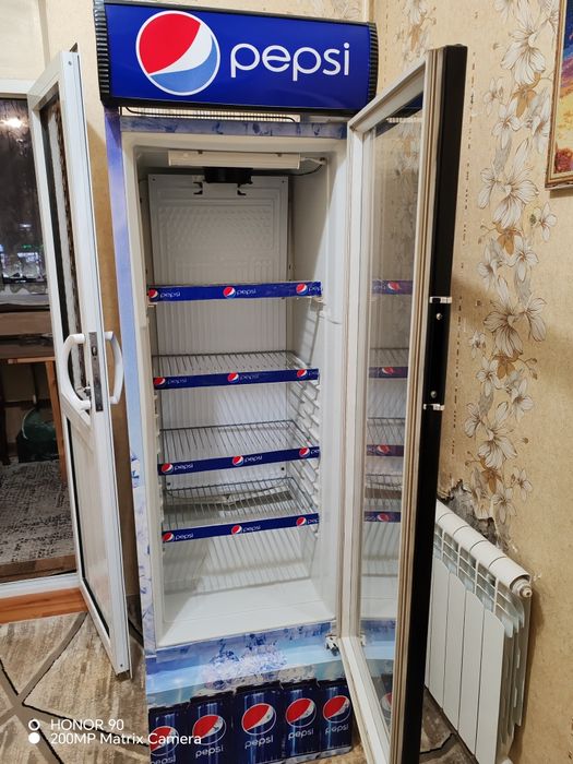 Витринный холодильник б/у