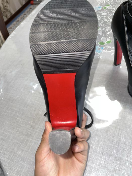 Женская обувь, черные каблуки