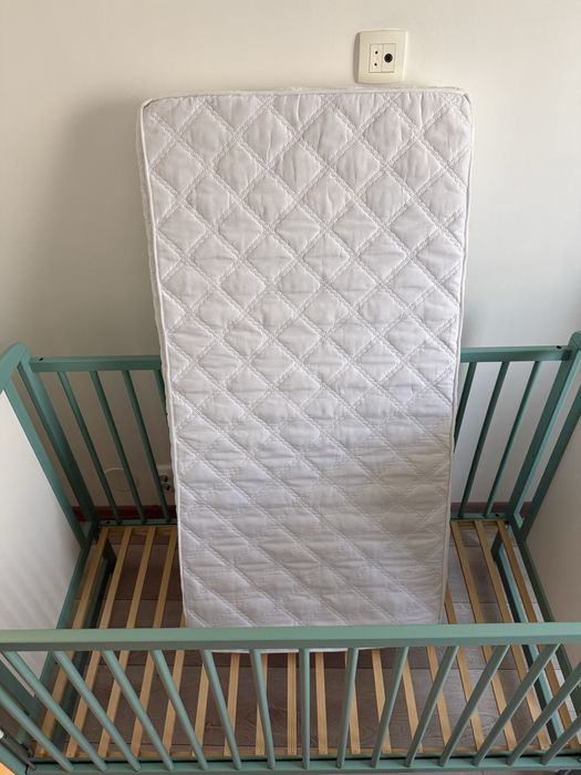 Pătuț Baby Needs + saltea cocos + 5 huse/lenjerii – stare foarte bună