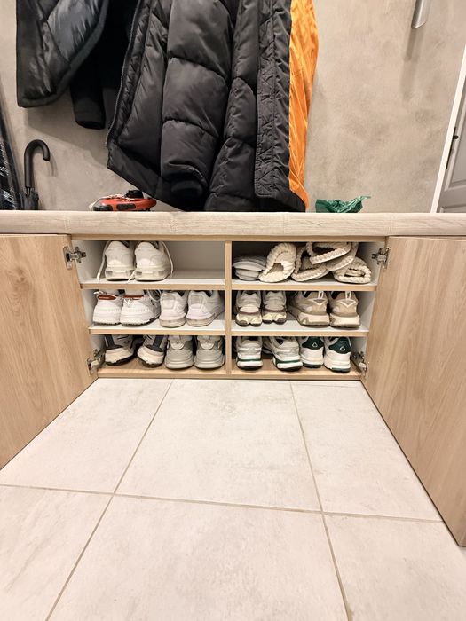 Продавам Шкаф за обувки по поръчка и закачалка– 150см