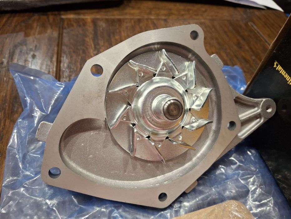 Водна помпа Continental Nissan