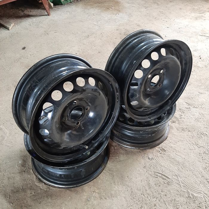 Продам 4 штампованные диски R14