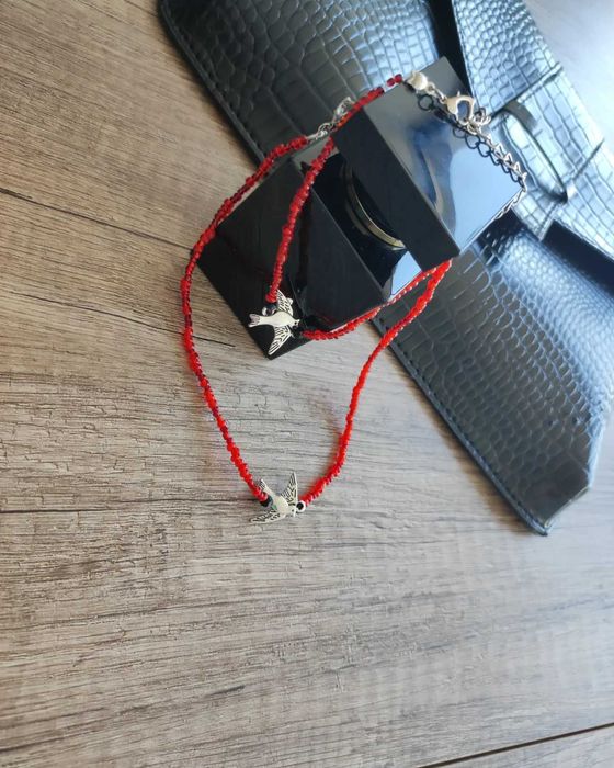 Гривни , колиета , бижута за телефон