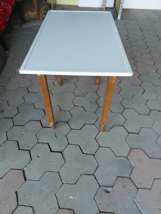 Продам  кухонный стол