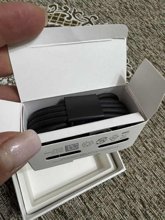 продам наушники buds +