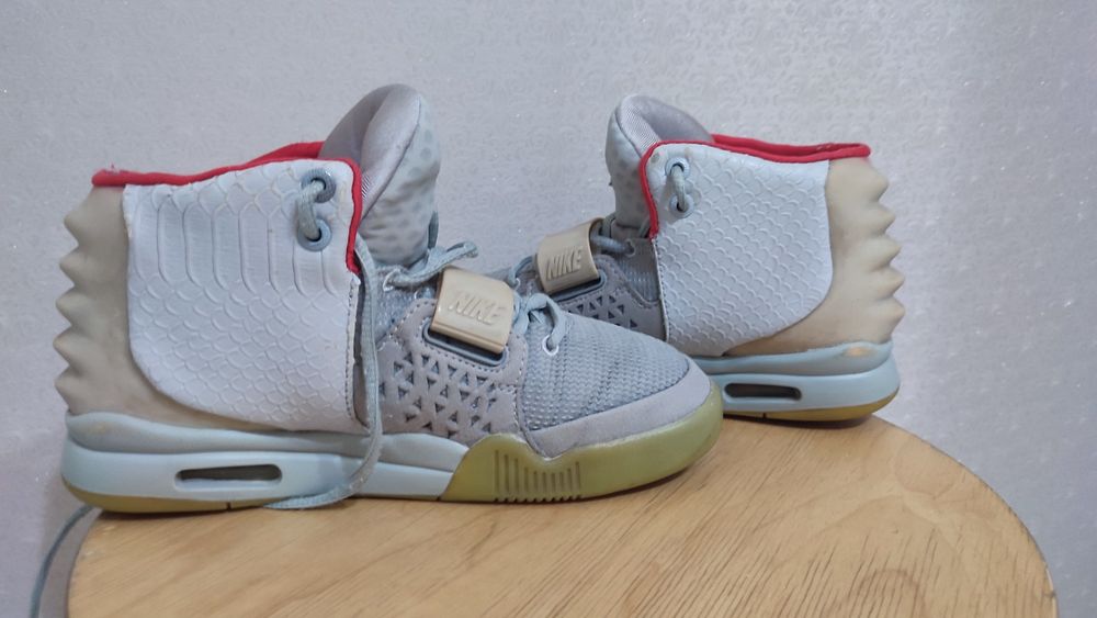 Продам Nike yeezy 2