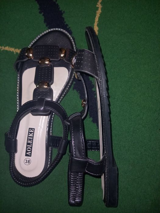 Продам босоножки