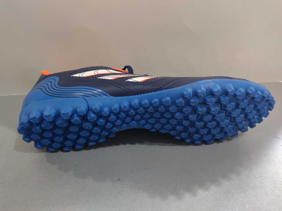 Adidas N41/26sm,.Футболни стоножки.Нови.Оригинал.